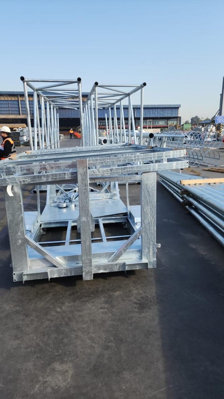 Crucetas y estructuras galvanizadas fabricadas en maestranza